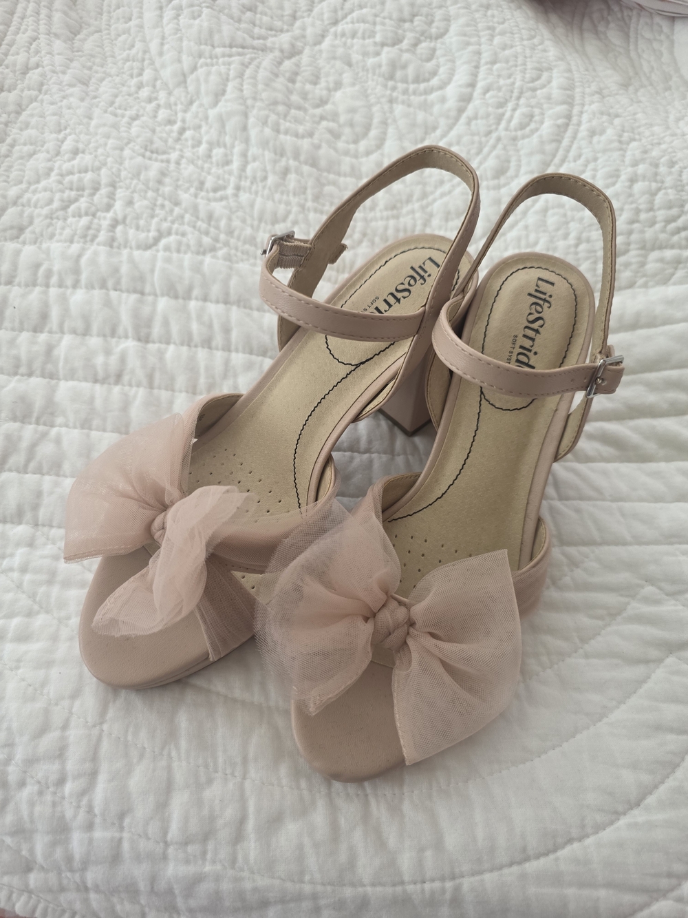 Size 7 Glinda Shoes? Like New. Life Stride Blush Bow Slingback Block Heels